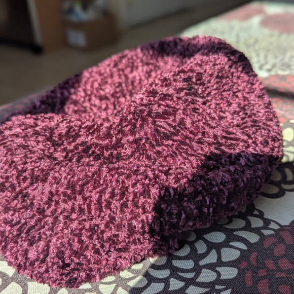 Cranberry Velvet Slouchy Beret/Beanie. Adjustable XL - Picture 4 of 5